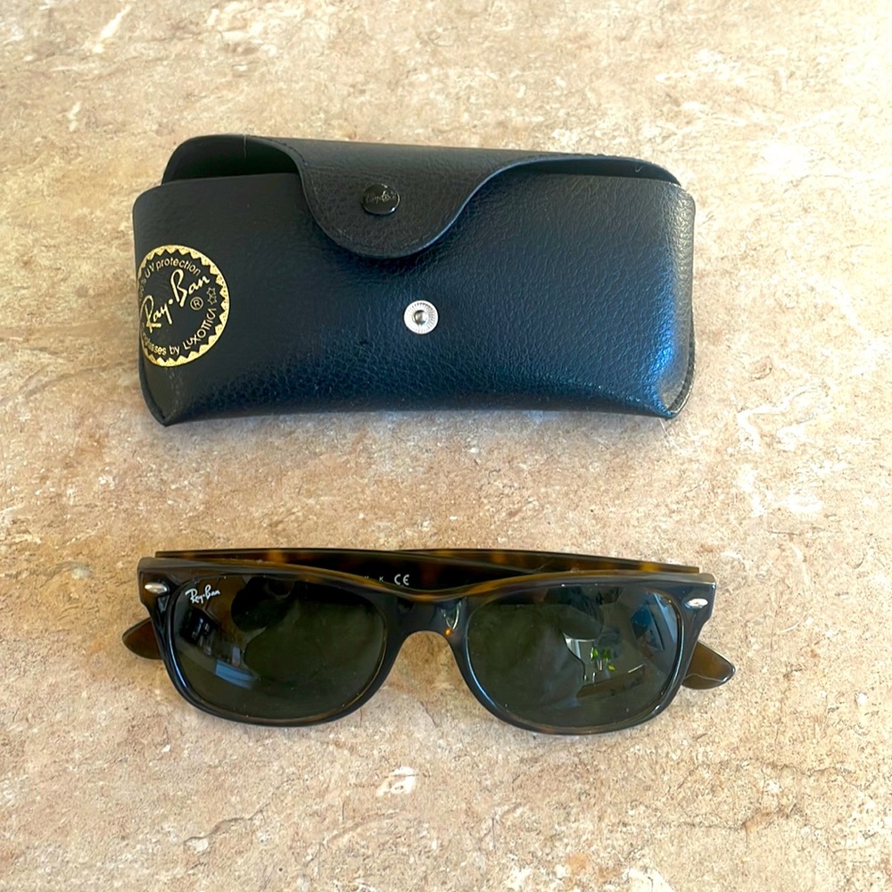 Ray-Ban New Wayfarer Brown Tortoiseshell Frame Green Lenses